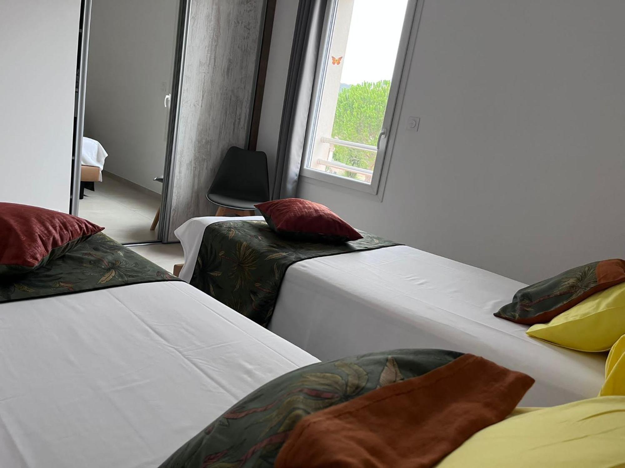 Val Des Bruyeres - Gite 15Mn Pezenas Avec Terrasse Et Cour Close - Parking Privatif Securise - Wifi Ftth Gratuit Neffies 外观 照片