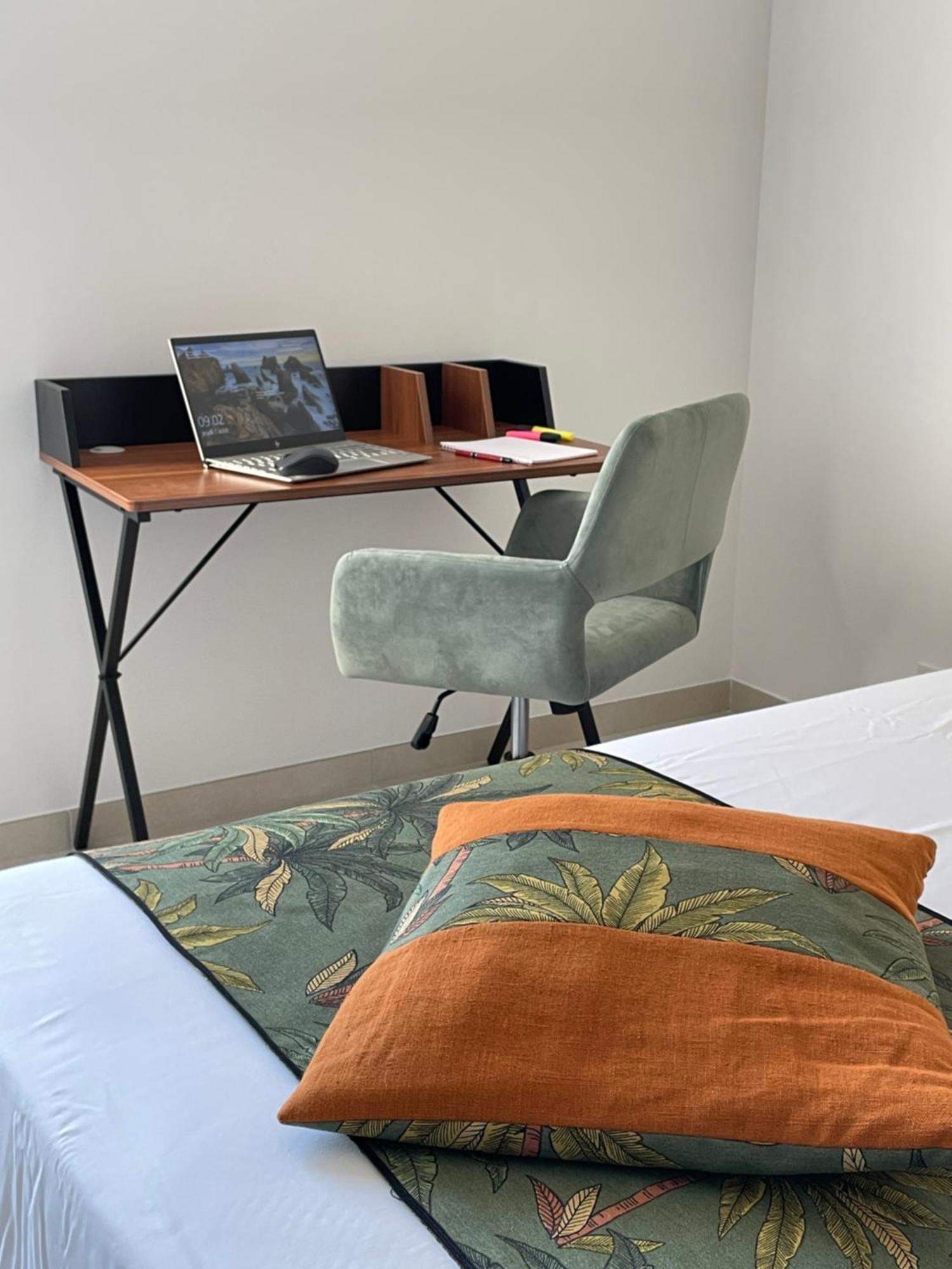 Val Des Bruyeres - Gite 15Mn Pezenas Avec Terrasse Et Cour Close - Parking Privatif Securise - Wifi Ftth Gratuit Neffies 外观 照片
